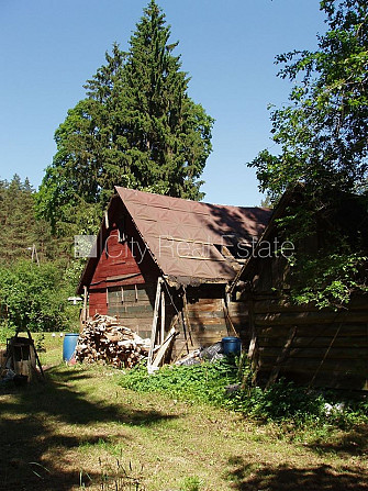 Dakstiņu jumta segums, fasāde ar koka apdari, iežogota teritorija, malkas apkure, iespēja Rīgas rajons - foto 11