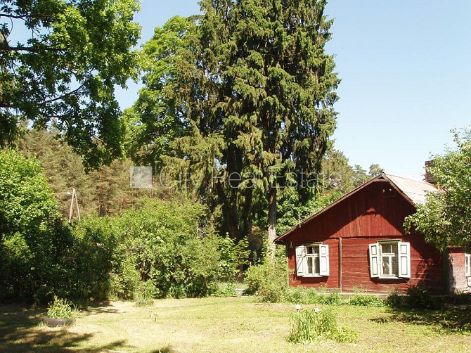 Dakstiņu jumta segums, fasāde ar koka apdari, iežogota teritorija, malkas apkure, iespēja Rīgas rajons - foto 7