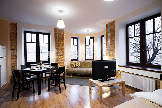 Šo dzīvokli izīrē pa diennaktīm (īstermiņa īre), īres cena sludinājumā norādīta par Rīga - foto 2