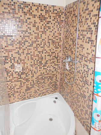 Fasādes māja, slēgts pagalms, ieeja no ielas, kāpņu telpa pēc kosmētiskā remonta, logi Rīga - foto 18