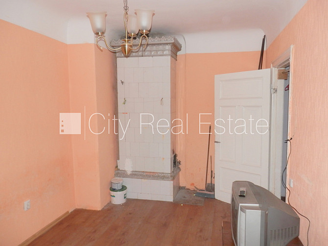 Fasādes māja, slēgts pagalms, ieeja no ielas, kāpņu telpa pēc kosmētiskā remonta, logi Rīga - foto 3