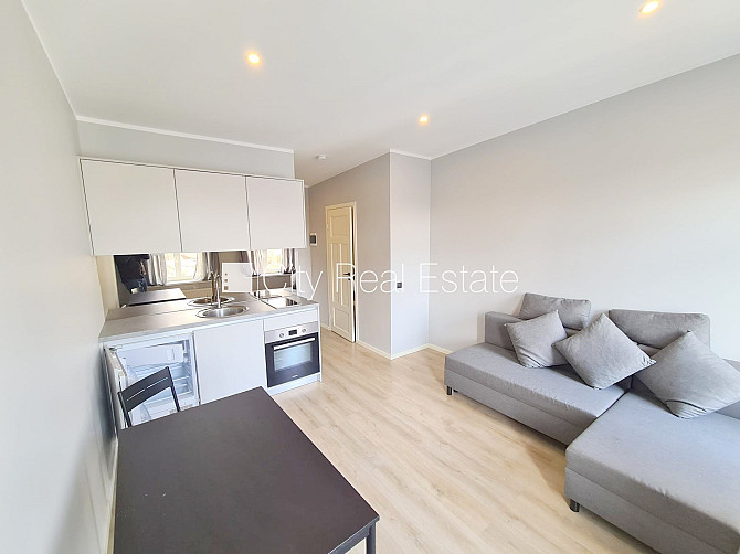 Fasādes māja, renovēta māja, slēgts pagalms, ieeja no ielas un pagalma, kāpņu telpa pēc Rīga - foto 1