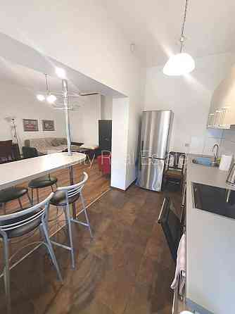 Фасадный дом, реновированный дом, вход с улицы и со двора, лестничная клетка после Rīga