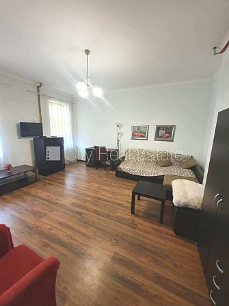 Fasādes māja, renovēta māja, ieeja no ielas un pagalma, kāpņu telpa pēc kosmētiskā Rīga - foto 2