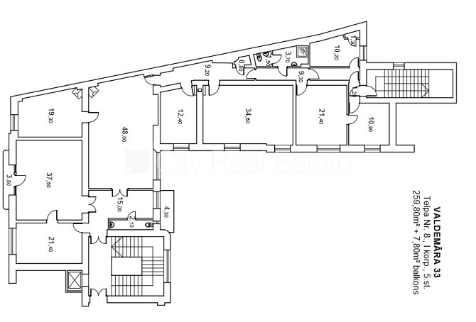 Фасадный дом, реновированный дом, благоустроенный озеленённый двор, подъездная Рига - изображение 1
