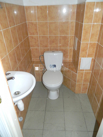 Фасадный дом, реновированный дом, вход с улицы, лифт, лестничная клетка после Рига - изображение 5