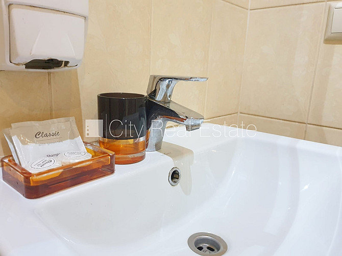 Fasādes māja, renovēta māja, ieeja no ielas, ir lifts, kāpņu telpa pēc kapitālā remonta, Rīga - foto 10