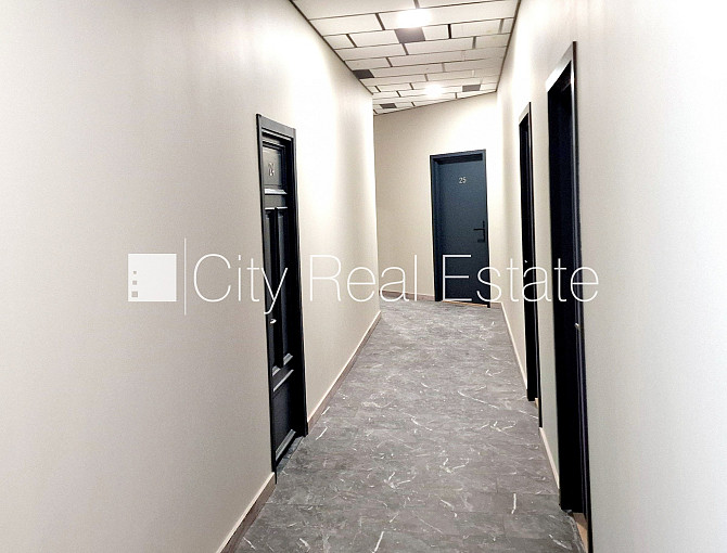 Fasādes māja, renovēta māja, slēgts pagalms, ieeja no ielas, kāpņu telpa pēc kapitālā Rīga - foto 11