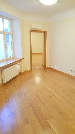 Фасадный дом, реновированный дом, вход с улицы, лифт, лестничная клетка после Рига - изображение 5