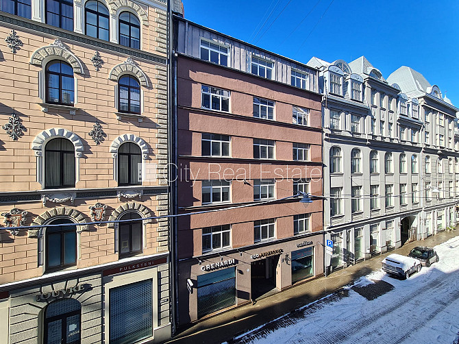 Фасадный дом, реновированный дом, вход с улицы, лифт, лестничная клетка после Рига - изображение 14