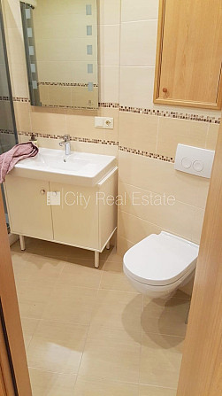 Фасадный дом, реновированный дом, вход с улицы, лифт, лестничная клетка после Рига - изображение 9