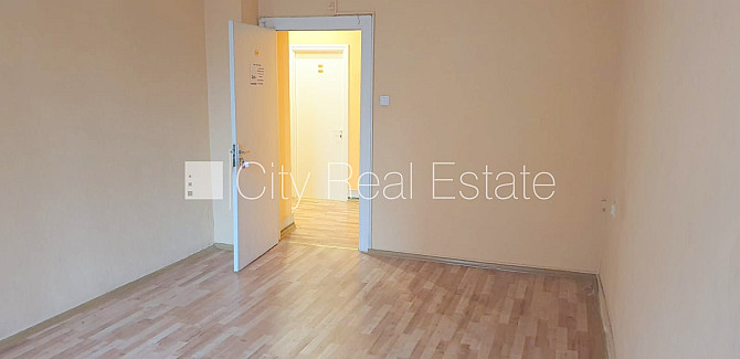 Фасадный дом, реновированный дом, вход с улицы, лифт, лестничная клетка после Рига - изображение 1