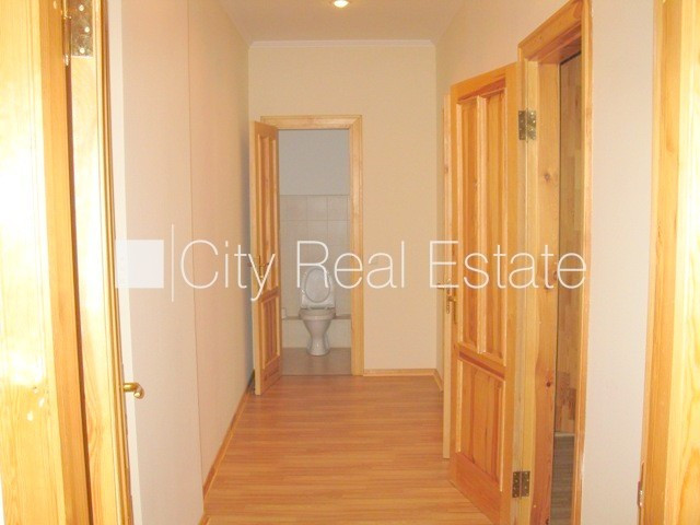 Дом во дворе, реновированный дом, закрытая территория, вход со двора, лифт, Рига - изображение 12