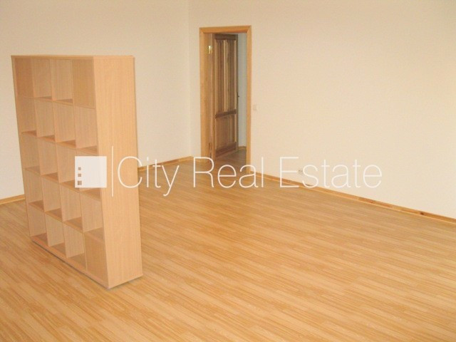 Дом во дворе, реновированный дом, закрытая территория, вход со двора, лифт, Рига - изображение 8