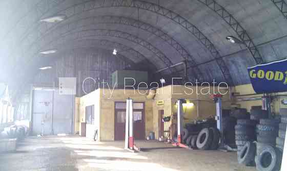 Территория обнесена забором, закрытая территория, территория обнесена бетонным Rīga