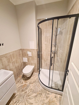 Fasādes māja, renovēta māja, ieeja no ielas, kāpņu telpa pēc kapitālā remonta, logi Rīga - foto 10