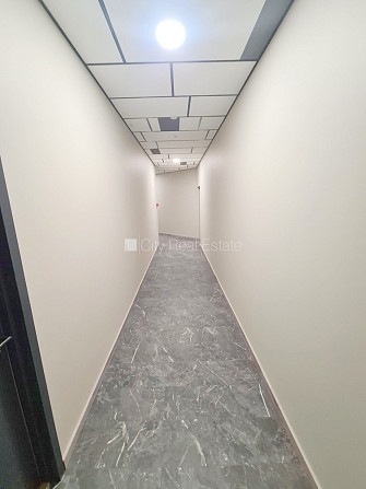 Fasādes māja, renovēta māja, ieeja no ielas, kāpņu telpa pēc kapitālā remonta, logi Rīga - foto 11