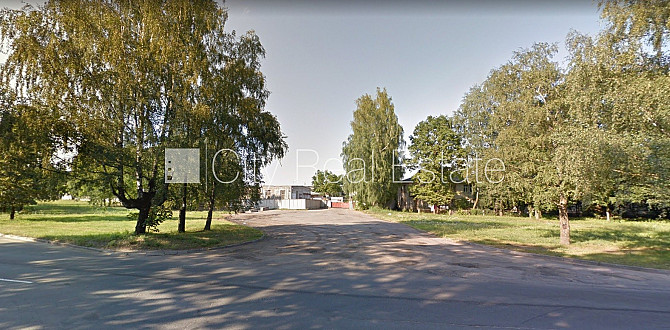 Закрытая территория, территория обнесена бетонным забором, высота въездных Рига - изображение 18