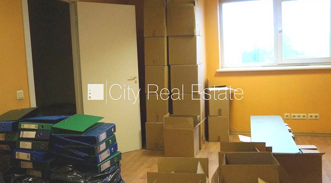 Закрытая территория, территория обнесена бетонным забором, высота въездных Рига - изображение 11