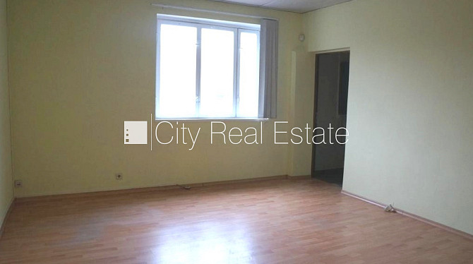 Закрытая территория, территория обнесена бетонным забором, высота въездных Рига - изображение 13