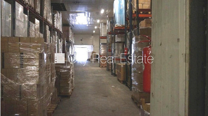 Закрытая территория, территория обнесена бетонным забором, высота въездных Рига - изображение 2