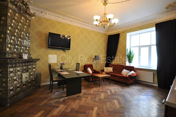 Fasādes māja, renovēta māja, ieeja no ielas, ir lifts, kāpņu telpa pēc kosmētiskā remonta, Rīga - foto 2