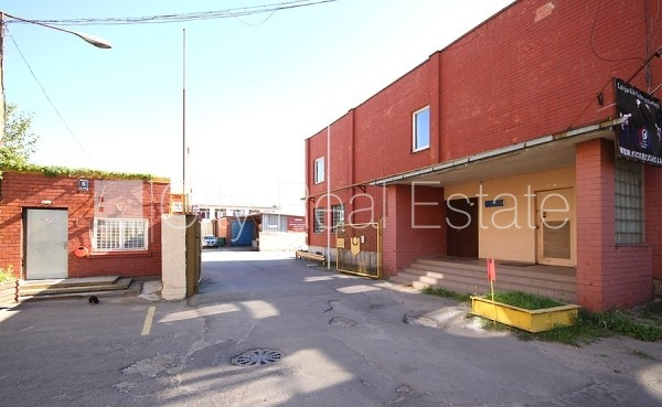 Закрытая территория, территория обнесена железным забором, места для нескольких Рига - изображение 5