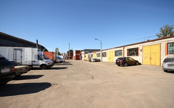 Закрытая территория, территория обнесена железным забором, места для нескольких Рига - изображение 8