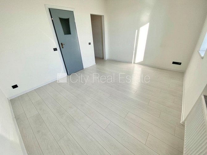 Фасадный дом, реновированный дом, закрытый двор, вход с улицы, лифт, лестничная Рига - изображение 2