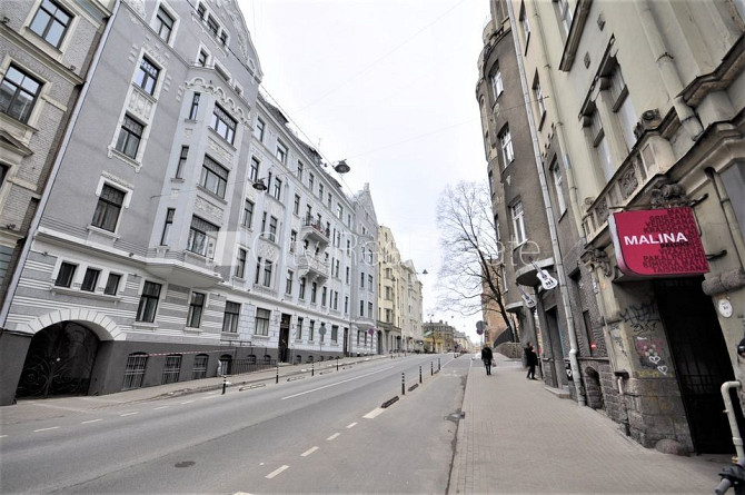 Фасадный дом, реновированный дом, закрытый двор, вход с улицы, лифт, лестничная Рига - изображение 11