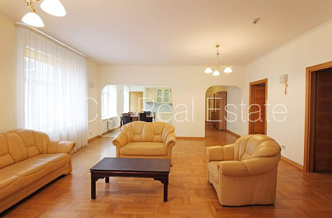 Фасадный дом, реновированный дом, закрытый двор, лифт, лестничная клетка после Рига - изображение 1