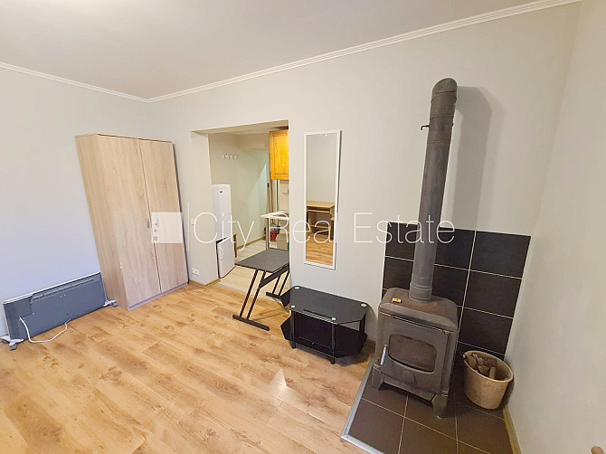 Фасадный дом, вход с улицы, окна выходят во двор, изолированная комната 18 м2, Рига - изображение 8