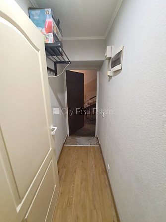 Фасадный дом, вход с улицы, окна выходят во двор, изолированная комната 18 м2, Рига - изображение 16