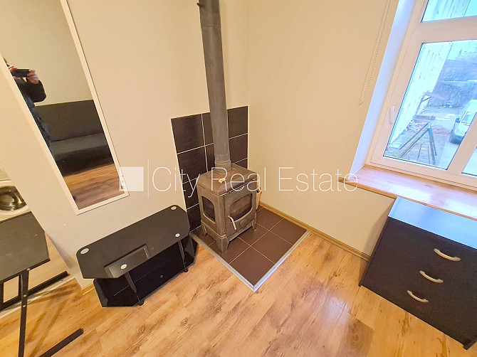 Фасадный дом, вход с улицы, окна выходят во двор, изолированная комната 18 м2, Рига - изображение 6