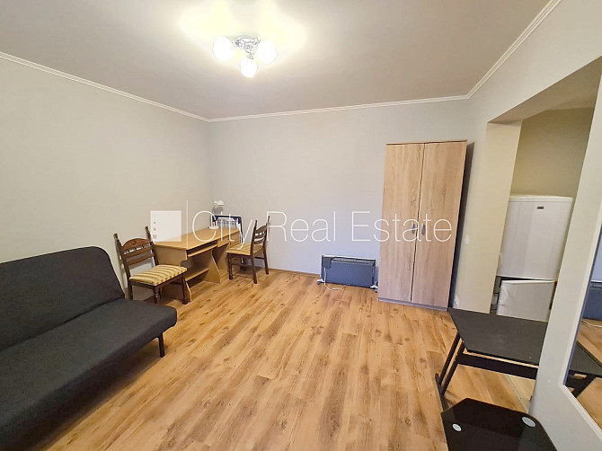 Фасадный дом, вход с улицы, окна выходят во двор, изолированная комната 18 м2, Рига - изображение 7