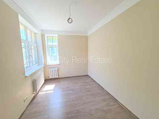 Новостройка, фасадный дом, благоустроенный озеленённый двор, закрытый двор, Рига