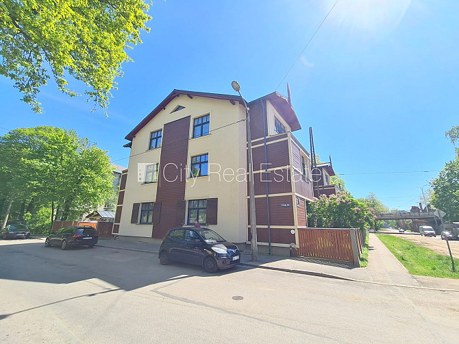 Jaunceltne, fasādes māja, labiekārtots apzaļumots pagalms, slēgts pagalms, iespēja nomāt Rīga - foto 19