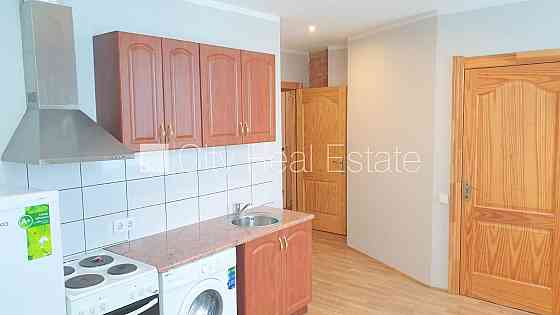 Фасадный дом, реновированный дом, закрытый двор, вход с улицы, лестничная клетка Рига