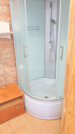 Фасадный дом, реновированный дом, закрытый двор, вход с улицы, лестничная клетка Рига - изображение 8