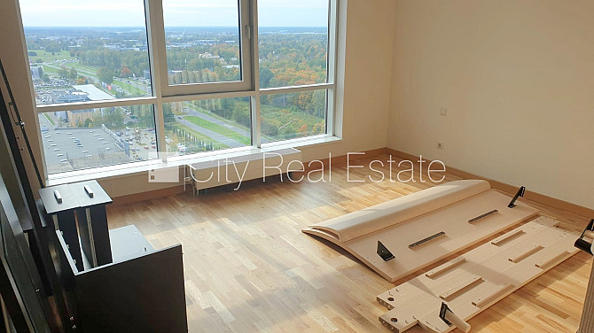 Новостройка, закрытый двор, въездные ворота оснащены автоматической подъёмной Рига - изображение 7