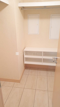 Новостройка, закрытый двор, въездные ворота оснащены автоматической подъёмной Рига - изображение 12