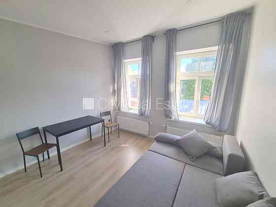 Фасадный дом, реновированный дом, закрытый двор, вход с улицы и со двора, Рига