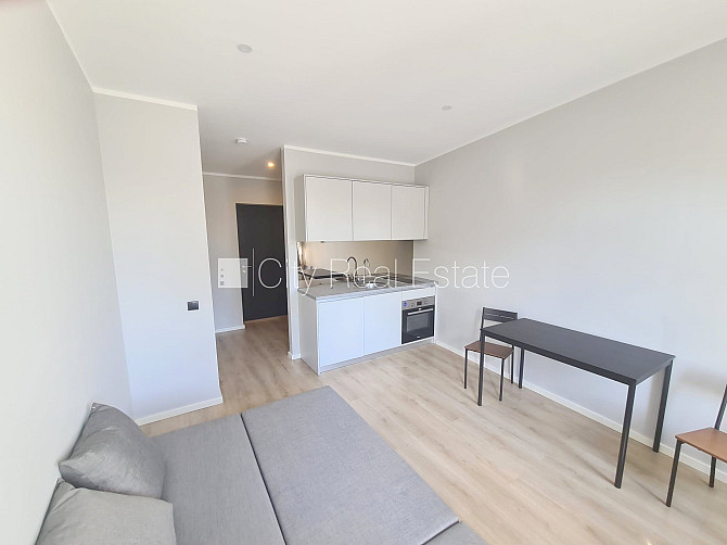 Fasādes māja, renovēta māja, slēgts pagalms, ieeja no ielas un pagalma, kāpņu telpa pēc Rīga - foto 1