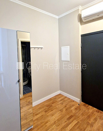 Fasādes māja, renovēta māja, labiekārtota apzaļumota teritorija, bruģēts piebraucamais Rīga - foto 7