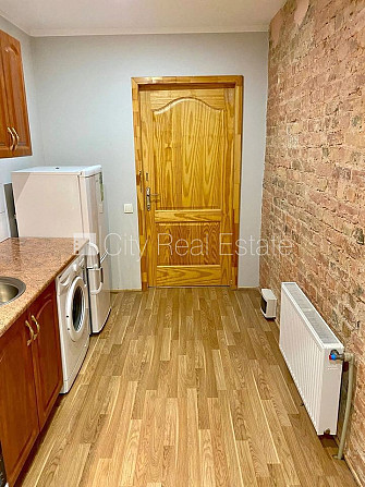 Fasādes māja, renovēta māja, slēgts pagalms, ieeja no ielas un pagalma, kāpņu telpa pēc Rīga - foto 10