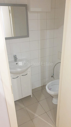 Fasādes māja, renovēta māja, slēgts pagalms, ieeja no pagalma, puspagrabs, kāpņu telpa pēc Rīga - foto 20