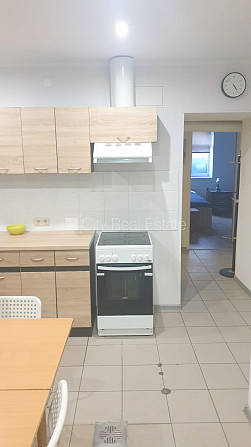 Fasādes māja, renovēta māja, slēgts pagalms, ieeja no pagalma, puspagrabs, kāpņu telpa pēc Rīga - foto 7