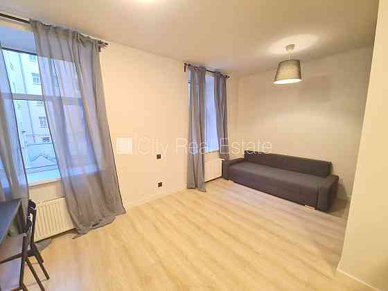 Фасадный дом, реновированный дом, закрытый двор, вход с улицы и со двора, Rīga