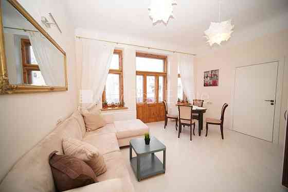 Фасадный дом, реновированный дом, вход с улицы, лифт, лестничная клетка после Rīga