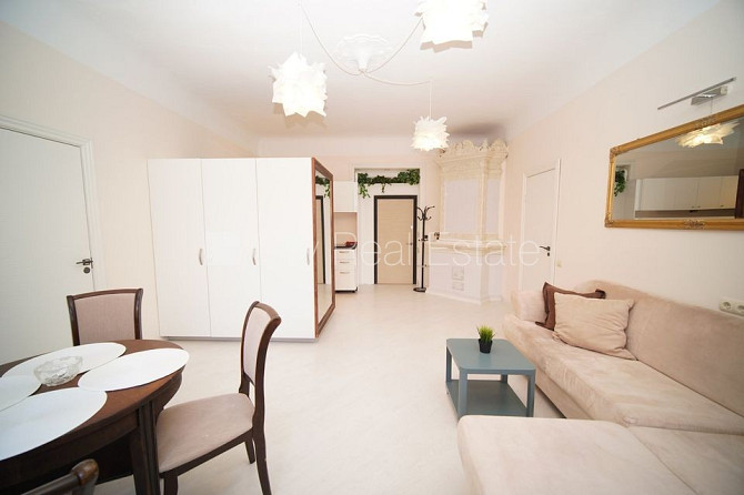 Fasādes māja, renovēta māja, ieeja no ielas, ir lifts, kāpņu telpa pēc kosmētiskā remonta, Rīga - foto 3